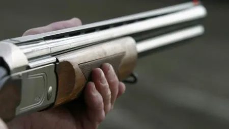 Un bărbat din Vâlcea, traficant de arme la 80 de ani