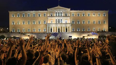 Vor bani, dar nu şi austeritate: Grecii au ieşit în stradă şi cer demisia lui Alexis Tsipras VIDEO