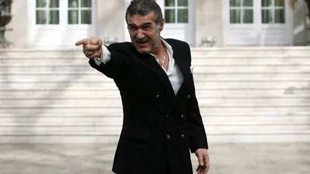 Imagini de senzaţie cu Gigi Becali. A ieşit pe stradă la bustul gol VIDEO