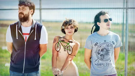 Fotografiile nud care au cucerit netul: De ce se dezbracă bicicliştii