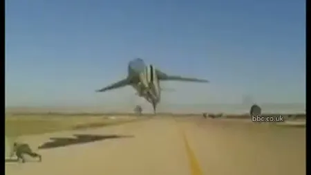 Cascadorie aviatică extrem de periculoasă, în Libia VIDEO