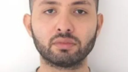 Bărbatul care a înjunghiat un tânăr în Centrul Vechi, adus în cătuşe din Spania