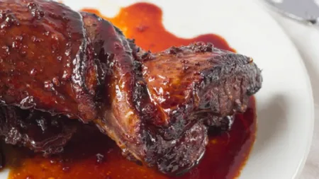 REŢETA ZILEI: Coaste de porc caramelizate (reţetă din Banat)