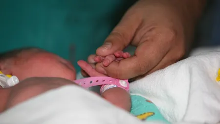 Un bebeluş a fost abandonat pe un câmp din Suceava
