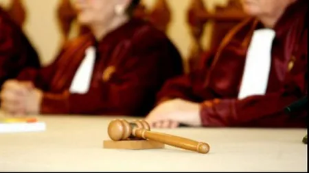 CCR: Instanţa examinează admisibilitatea în principiu, în camera de consiliu, doar cu citarea părţilor