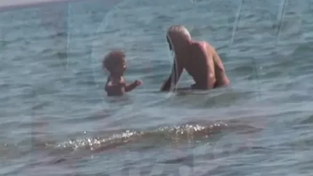 Nepoata lui Traian Băsescu, vacanţă la mare cu părinţii lui Syda. Sofia Anais, răsfăţată de bunicii paterni