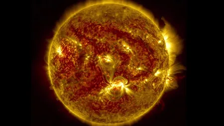 Erupţie solară spectaculoasă, filmată de NASA VIDEO