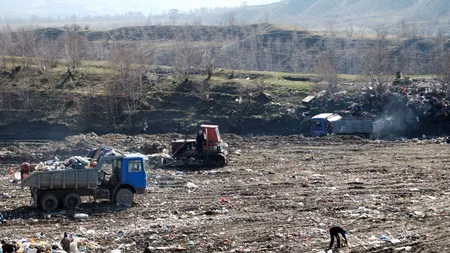 INCENDIU la groapa de gunoi din Deva: Pompierii intervin de mai multe zile