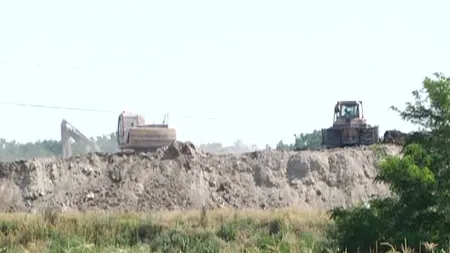 TEROARE într-o localitate din Prahova. Oamenii sunt disperaţi din cauza mirosului de la groapa de gunoi VIDEO