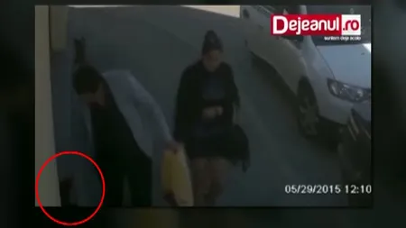 Un bătrân a rămas fără borseta cu bani. Cei care i-au luat-o au fost surprinşi de camere VIDEO