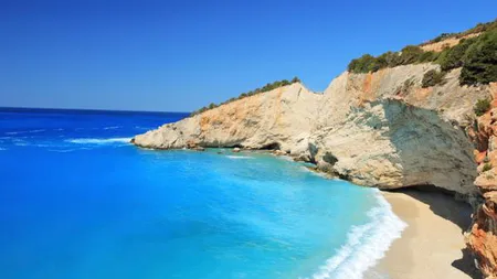 Impresii calde din insula Lefkada, Grecia. Pe urmele celebrului albastru infinit