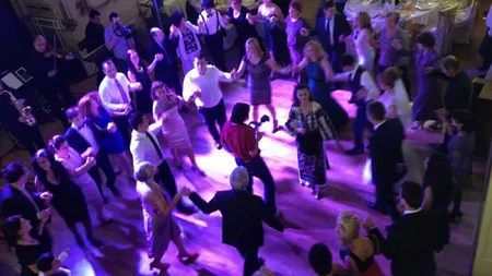 Tragedie la o nuntă, în Suceava. Un invitat a murit în timp ce dansa cu soţia