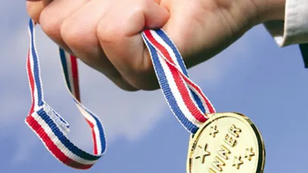 Zece medalii, dintre care trei de aur, obţinute de elevii olimpici români