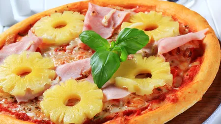 Ştii cine a inventat pizza Hawaiană? Află şi alte curiozităţi despre alimente