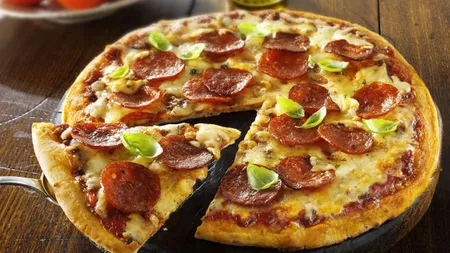 REŢETA ZILEI: Pizza cu salam