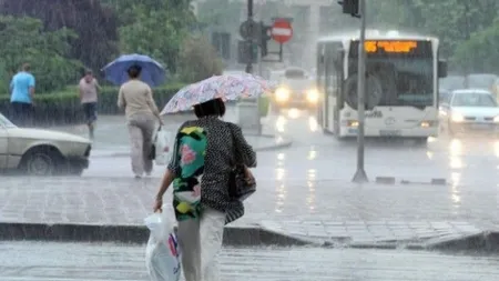 PROGNOZA METEO. Vreme instabilă, cu ploi însoţite de descărcări electrice. Când se instalează CANICULA