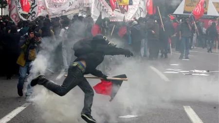 14 cetăţeni străini, ARESTAŢI în timpul protestelor violente de la Atena