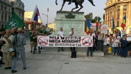 PROTEST în Capitală: Zeci de persoane, nemulţumite faţă de construirea unei moschei FOTO