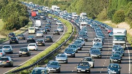 REGULI CIUDATE pe care trebuie să le respecţi dacă nu vrei să o păţeşti când conduci în străinătate FOTO