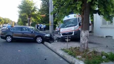 Accident grav la Eforie: O ambulanţă cu pacient, lovită în plin de un autoturism
