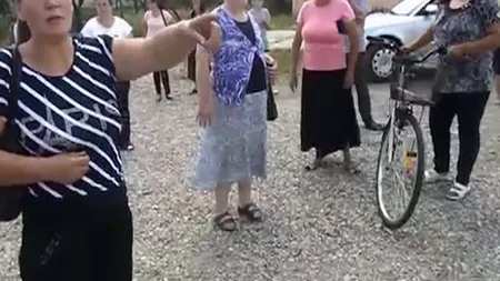 Drum public blocat de un consilier local dintr-o comună din Satu Mare. Sătenii nu mai au acces spre case