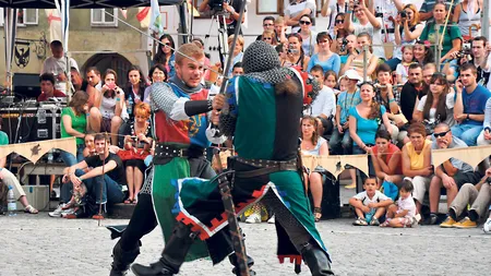 FESTIVALUL de la SIGHIŞOARA. Poveştile cu domniţe şi cavaleri curajoşi prind viaţă VIDEO