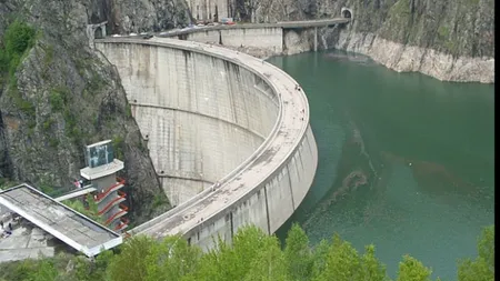 Percheziţii la Hidroelectrica Argeş, pentru acordarea ilegală de contracte unor societăţi