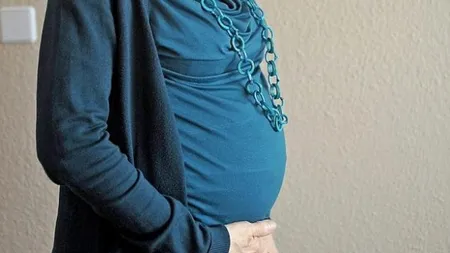 CVADRUPLEŢII MAMEI de 64 de ANI ies din spital. Micuţii născuţi prematur pot merge în familie VIDEO