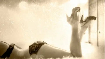O tânără din Covasna, şantajată cu fotografii nud