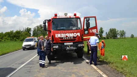 Un tânăr şi-a pierdut viaţa după ce a intrat cu bolidul într-un plop