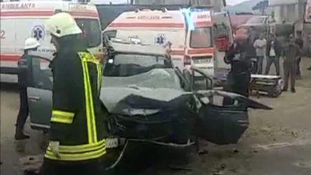 Grav accident de circulaţie în Bacău. Şase persoane rănite după ce două vehicule s-au ciocnit VIDEO