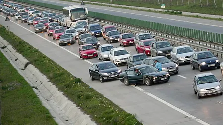 Aglomeraţie pe Autostrada Soarelui, pe sensul către Constanţa, şi la staţia de taxare de la Feteşti