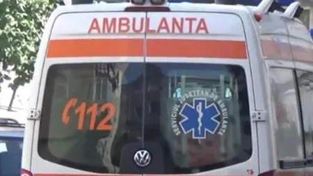 O fetiţă de un an şi patru luni a CĂZUT de la etajul trei, chiar sub ochii mamei sale