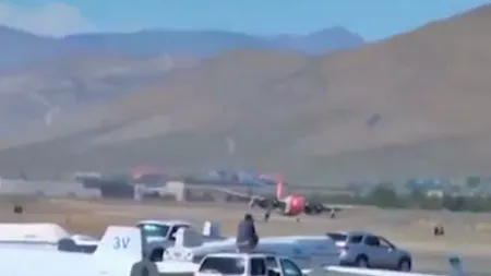 Un pilot magician aduce la sol un avion rămas fără tren de aterizare VIDEO