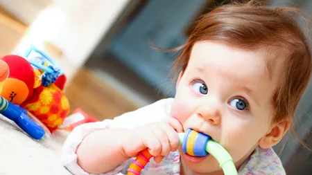 ﻿Eşti atentă cu ce se joaca bebe? Lucruri din casa care ii pot face rau!