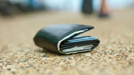 Un bucureştean a găsit un teanc de bani pe stradă. Ce a decis să facă cu ei