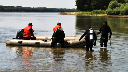 Doi tineri s-au înecat, unul în Siret şi unul în Dunăre, încercând să-i salveze pe alţii