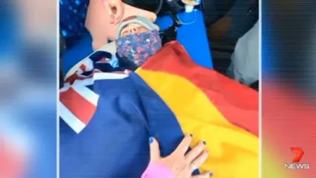 Băiat de 16 ani, primul român care traversează înot Canalul Mânecii VIDEO