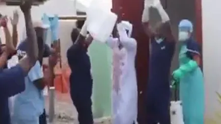 Dans de bucurie la spital. Ultimul pacient cu Ebola, externat VIDEO