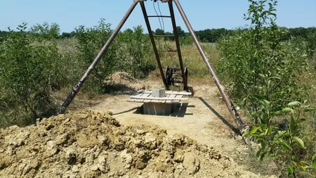 TRAGEDIE în Iaşi. Un copil de 14 ani a murit în timp ce lucra la săparea unei fântâni