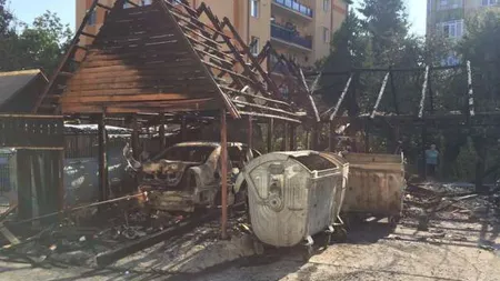 Incendiu suspect la Sighet. Trei garaje şi maşina unui procuror, mistuite de flăcări VIDEO