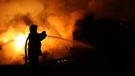 Răzbunarea rudelor: Incendiu puternic în comuna ieşeană în care un tânăr a fost torturat şi ucis