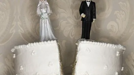 Culmea comodității cuplurilor autohtone. Românii au ajuns să DIVORŢEZE pe internet