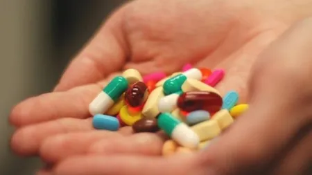 12 medici şi farmacişti, reţinuţi în dosarul reţetelor false cu medicamente de cancer