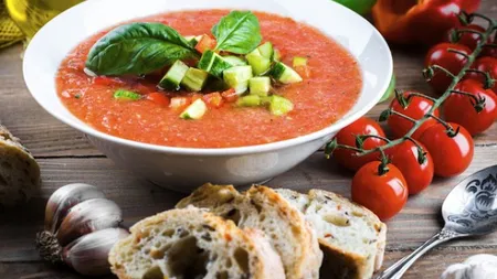 Humus, tahini, legume gazpacho: Un meniu raw, ideal pentru sfârşitul verii