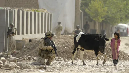 Zeci de români NEPLĂTIŢI de 10 luni pentru MISIUNEA din Afganistan