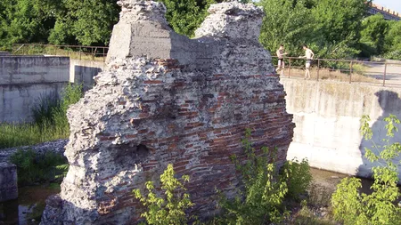 Bătaie de joc pe bani europeni. Podul lui Traian, construit acum două milenii, nu a fost încă reabilitat VIDEO