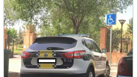 Amendă de 800 de euro pentru că a pozat o maşină de poliţie parcată pe locul persoanelor cu handicap