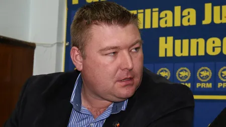 Un primar din Hunedoara, în ipostaze indecente alături de dansatoare sexy FOTO