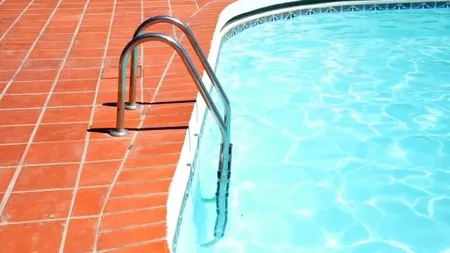 Un copil de 5 ani s-a ÎNECAT în piscina unui hotel din Venus